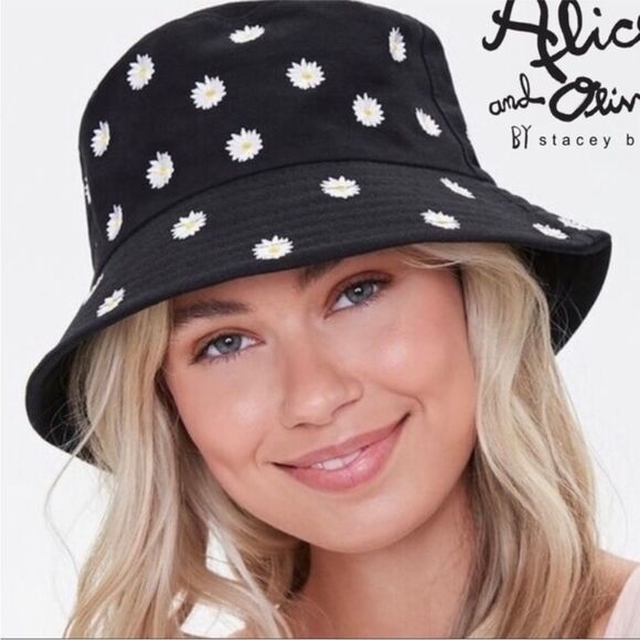 NWT Alice + Olivia reversible bucket hat - Picture 1 of 14